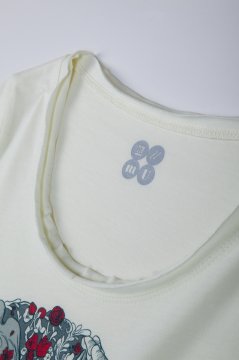 Frauen-T-Shirt mit weitem Kragendesign