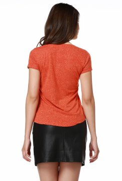 V Yaka Tasarım Kadın Tişört