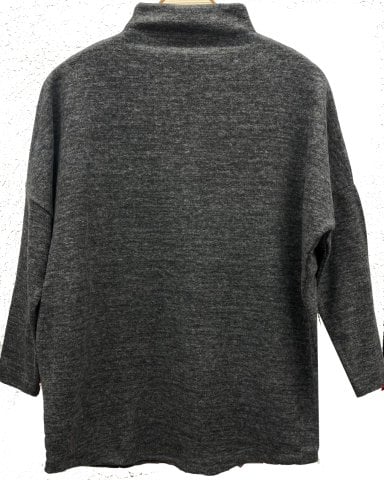 Graue Bluse mit halbem Halsausschnitt